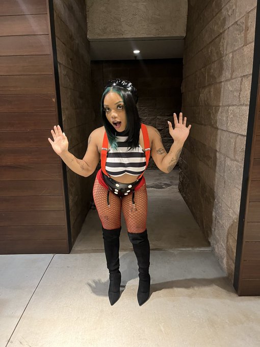 no tricks , just treats 🎃 Halloween sale ends tonight link below😘 https://t.co/rDZKW4uU1K