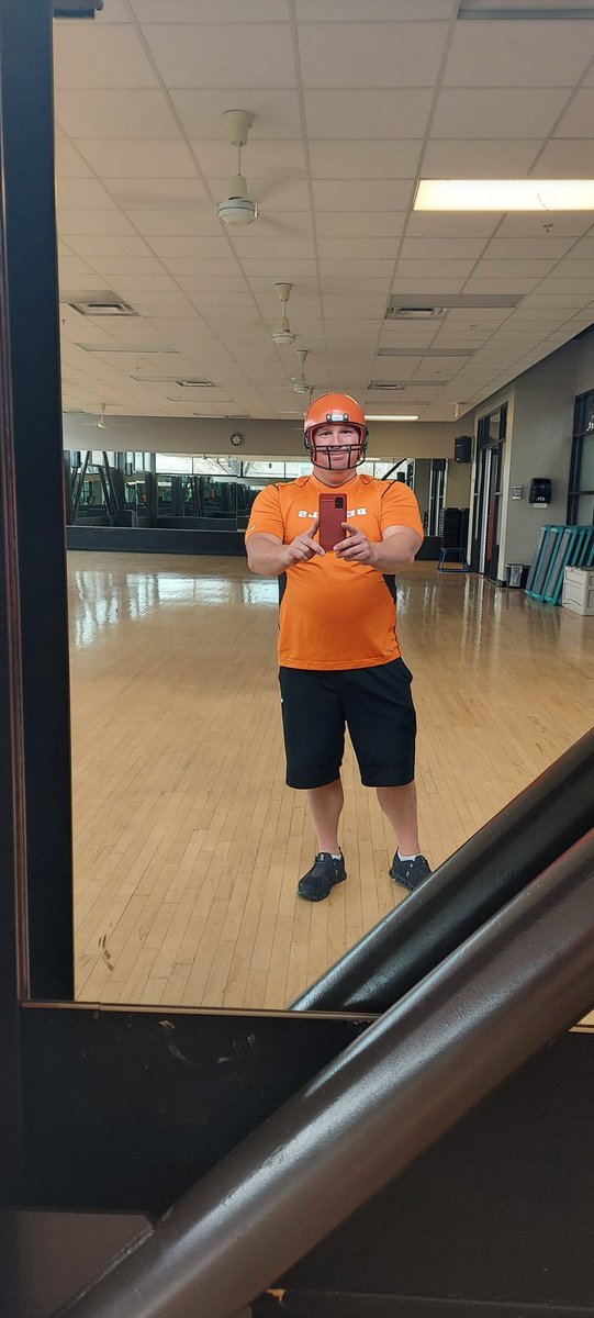 rines_de's tweet photo. GameDay WhoDey pregame lift #CincinnatiBengals https://t.co/5xmpZqMvrI