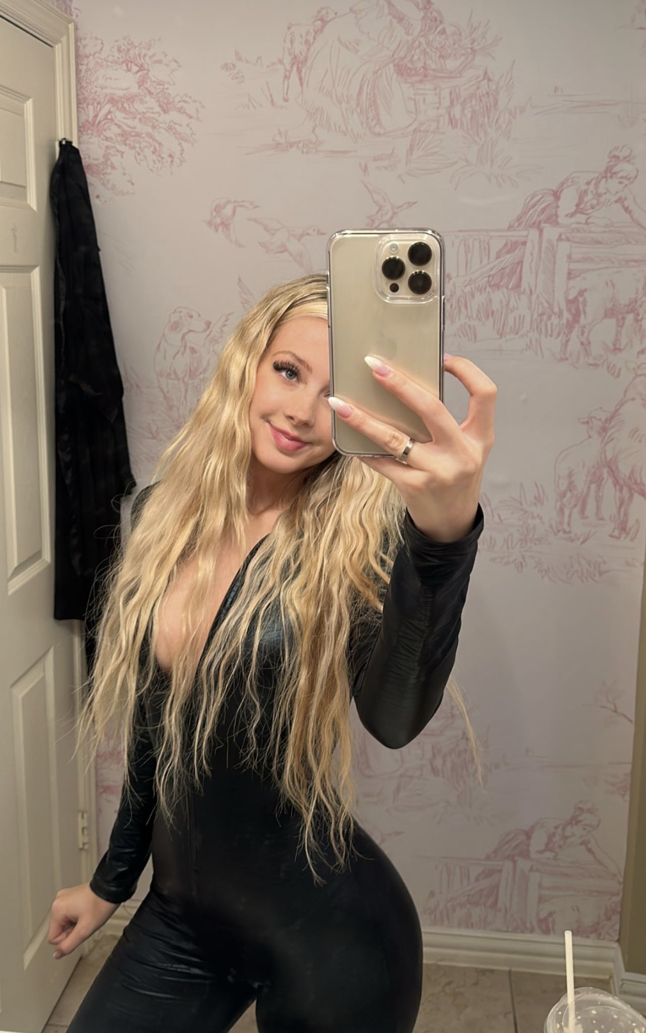 Lexi Drew on Twitter "30 off my site subscription today only 🖤 https
