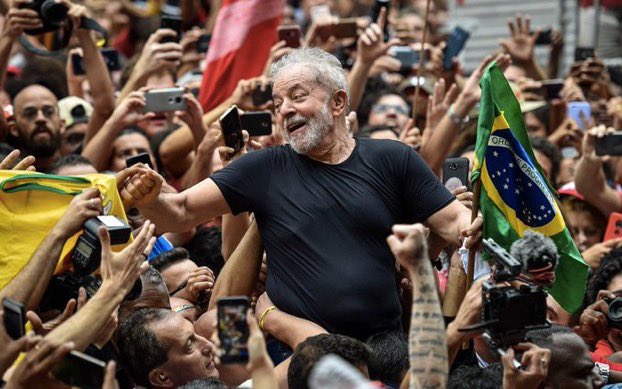 Lula seçim zaferinin ardından yaptığı ilk konuşmada, 'Brezilya halkı yeniden umuda sahip olmak istiyor. Halk silah değil kitap istiyor. İyi yaşamak, iyi yemek, iş sahibi olmak ve eğitime erişmek istiyor' dedi. Darısı başımıza olsun diyelim #Lula #YeterArtıkSıvadınız