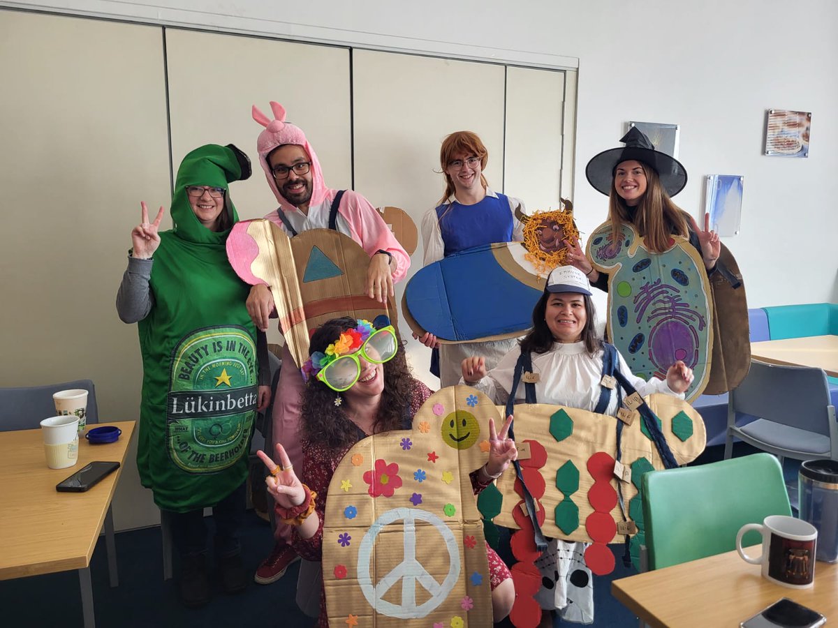 ChloeUyl's tweet photo. Halloween at the @kentfungalgroup 2022 🎃🧙‍♀️. How many yeast puns can you spot? 😅
@BuscainoA @Matt_Shaw_98 @Elise_Ir @vegaes_sam @CrisAriasSarda &amp; Khethile https://t.co/O5AsvVelVW