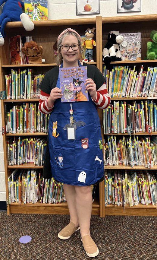 ToriDennie's tweet photo. I dressed as the old lady in There Was An Old Lady Who Swallowed a Bat for our storybook parade! We watched live bat cams, built bat caves, and created bat comics using some great designs from @Jarrett_Lerner! #TylerISDlibraries #library @OwensTylerISD https://t.co/vXEc2Q4oPS
