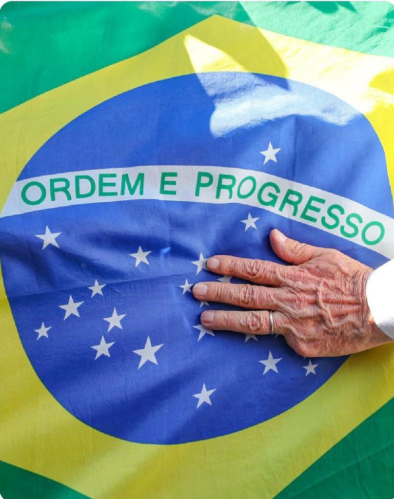🤩🥰Ganó #Lula y con él toda América Latina. Desde #Cuba lo festejamos por ser un luchador incansable, digno hijo de Brasil🇧🇷 y amigo sincero de nuestro pueblo. #LulaPresidente2022