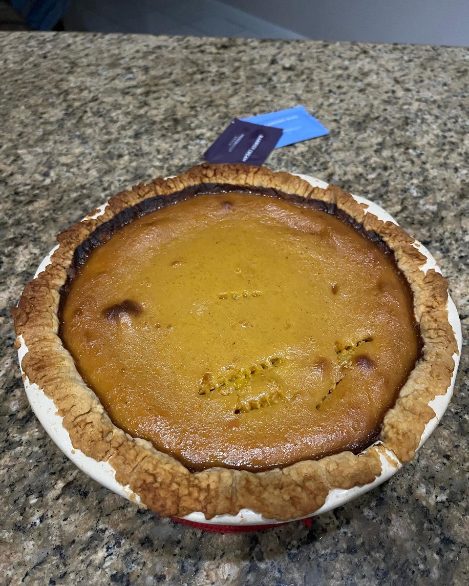 AngiePlayzx's tweet photo. This weekend made everything homemade from scratch: pasta/sauce, a skull bbq chicken pizza & pumpkin pie/crust (pasta and pumpkin pie was first timers) #food #beginner #pasta #pizza #pumpkinpie #scratch #foodfromscratch #homemade https://t.co/UjUixSTFpK