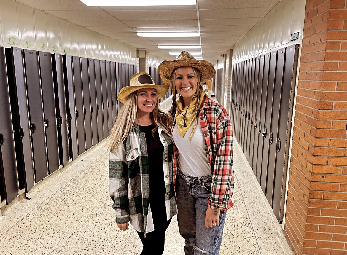 Old Mc-Inn-Vans had a farm e-i-e-i-o 🐷🐮🐔🌽