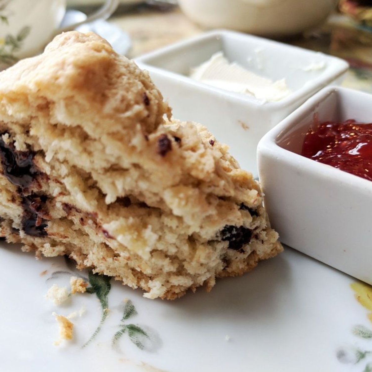 teakettlecafe's tweet photo. Don't let hunger haunt you this Halloween --stop by The Tea Kettle Cafe for a bite before the trick-or-treating. https://t.co/SZlC70ikn7