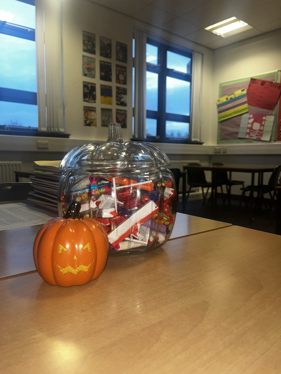 Miss Thomson tweet media