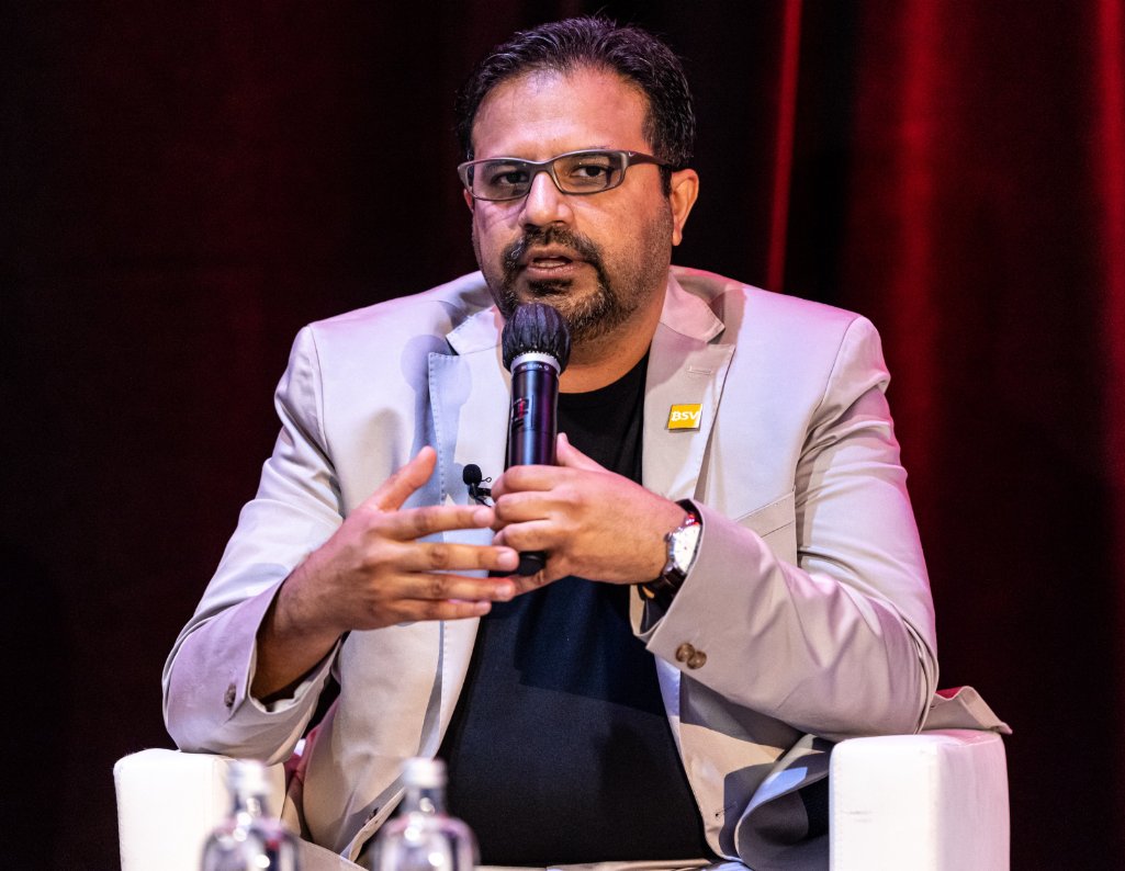 ¨You don´t need a centralized entity¨ to conduct transactions explains Muhammad Salman Anjum (<a href="/TheFeelogical/">Muhammad Salman Anjum</a>) Chief Mate of @MateInvoice and Head of <a href="/BsvHub/">BSV HUB MENA & South ASIA</a>

#tyb #Cryptocurency  #blockchain #cryptocurrecy 

9/