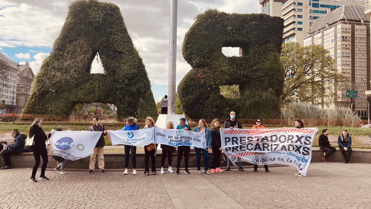 APAdeA presente en el Obelisco por el respeto de los derechos de las personas con discapacidad
Seguimos luchando semana a semana contra los recortes y atrasos en los pagos de las prestaciones en discapacidad.