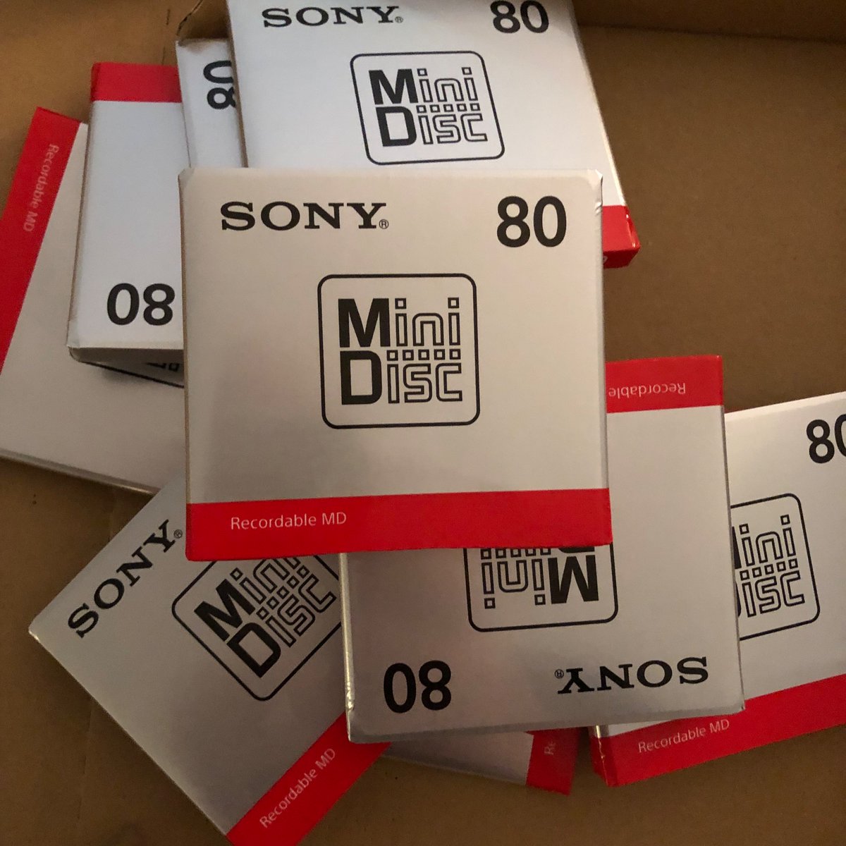 luxuryluke's tweet photo. Fresh delivery of blanks:
https://t.co/ufhJRkHr9z #minidisc #💽 #minidisc30 https://t.co/7ye8k0tppq