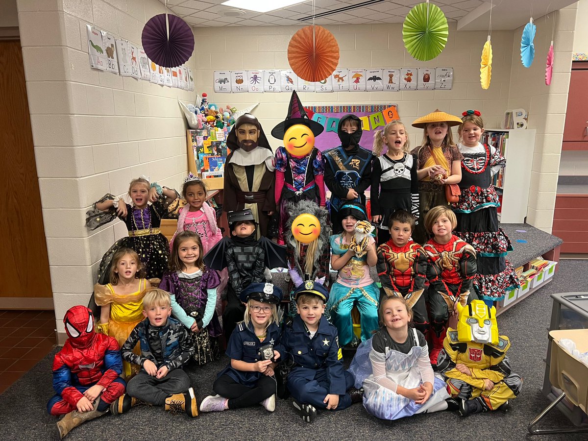 hartmankinder's tweet photo. Happy Halloween from this 
spook-tacular bunch! #APride https://t.co/CVU4Pr26W4