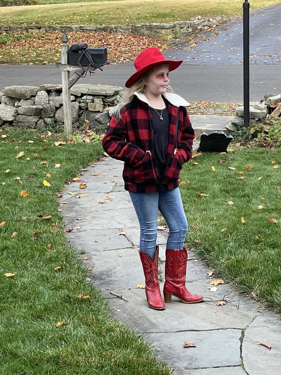 Happy Halloween from my zombie to yours. 🧟‍♀️ 🎃 👻