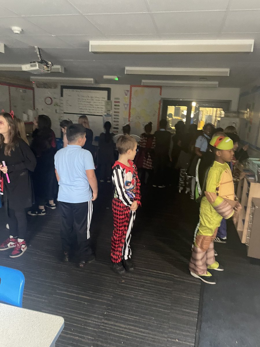 missboycex's tweet photo. P5 have been loving their topic - The Victorians. So today, our classroom went back in time 👩‍🏫. Afterwards, they enjoyed their party games and treats 🍬💃🕺 #HappyHalloween #stpaulswhiteinch https://t.co/lEJf4LyfGc