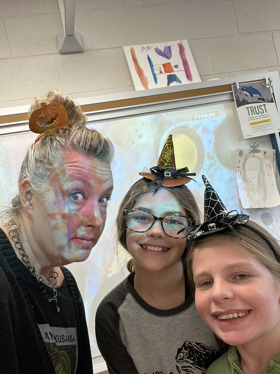 Getting spooky in the art room today! #funheadbands @PDSD_Pennell @MrsMcDougall200