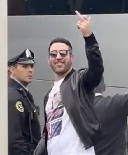 DanClarkSports's tweet photo. Justin Verlander, to Phillies fans upon arrival today. Twice. 🖕🏻 https://t.co/tyBpxCz1ov