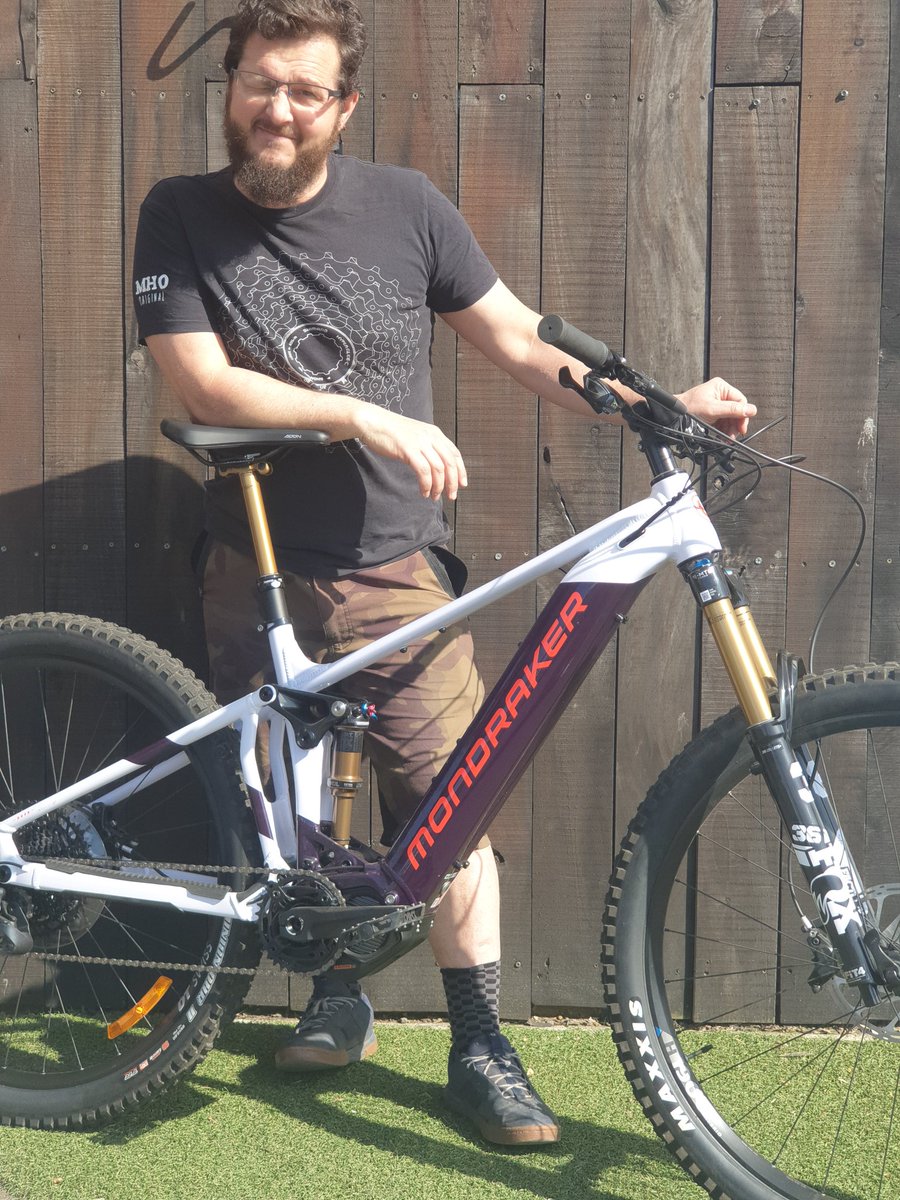 revolutionbikes's tweet photo. Sunny daze in Hawke’s Bay ☀️ always fun when you have to film a promo while trying not to squint 🤭
Not complaining though! With the sun come the customers 🧡 https://t.co/xxjFWA7U35