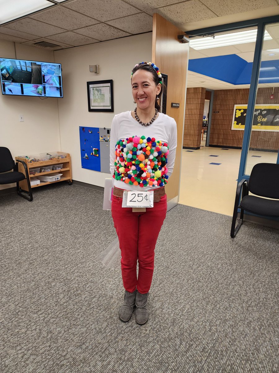 Principal_Labro's tweet photo. RES teachers and staff had fun showing off their Halloween spirit! 🎃 https://t.co/ieuscECbNa