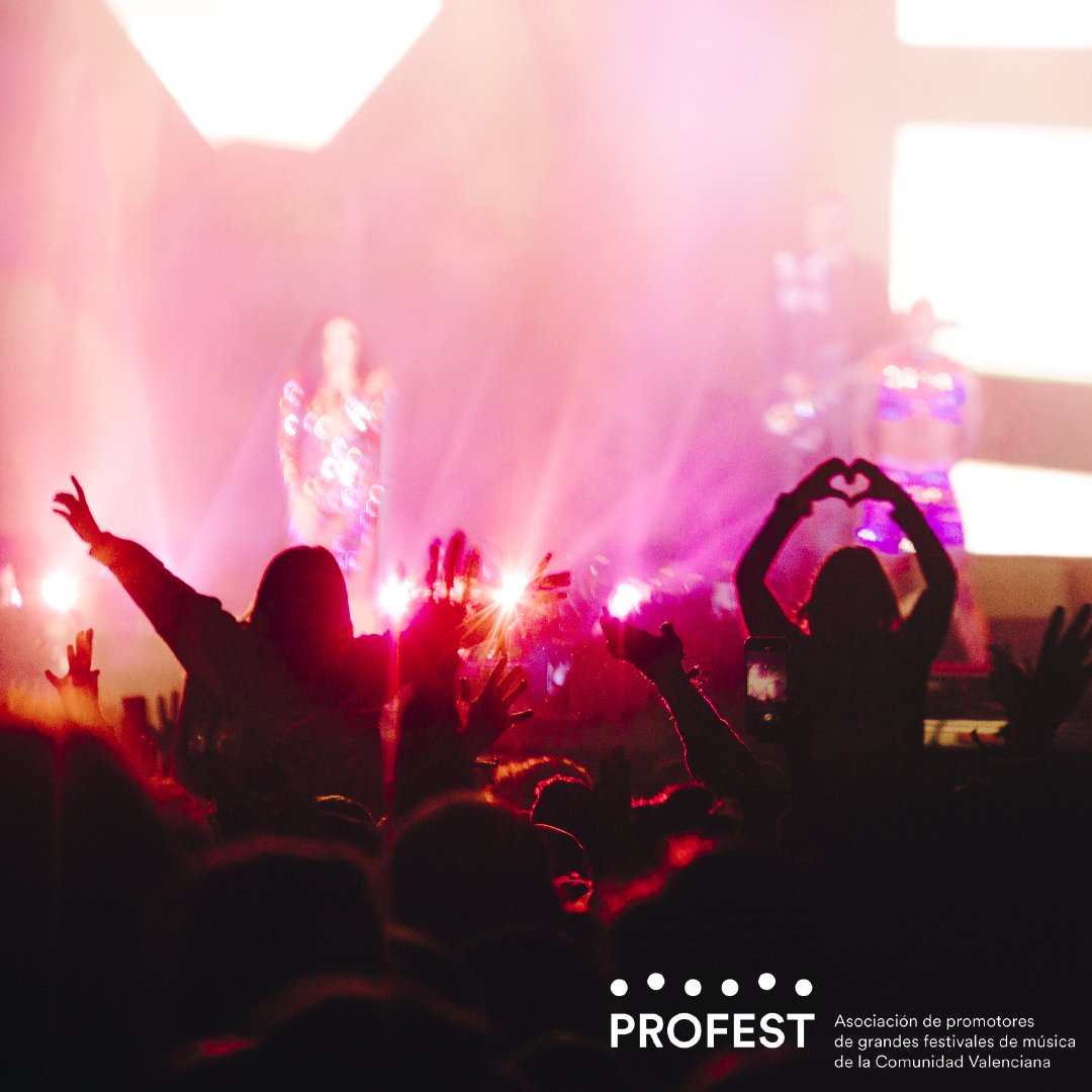 Y vosotros, ¿con qué hit musical vais a celebrar esta noche de #halloween? 🎃 🎧 📀
___
And you, what music hit are you going to listen to start #halloween night? 🎃 🎧 📀