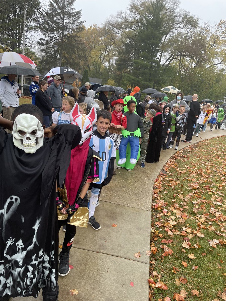 MissHKwon's tweet photo. Happy Halloween from 3Kw! We were SO excited to have a parade and had a blast at Fall Party👻 https://t.co/pKi0uPHSuu