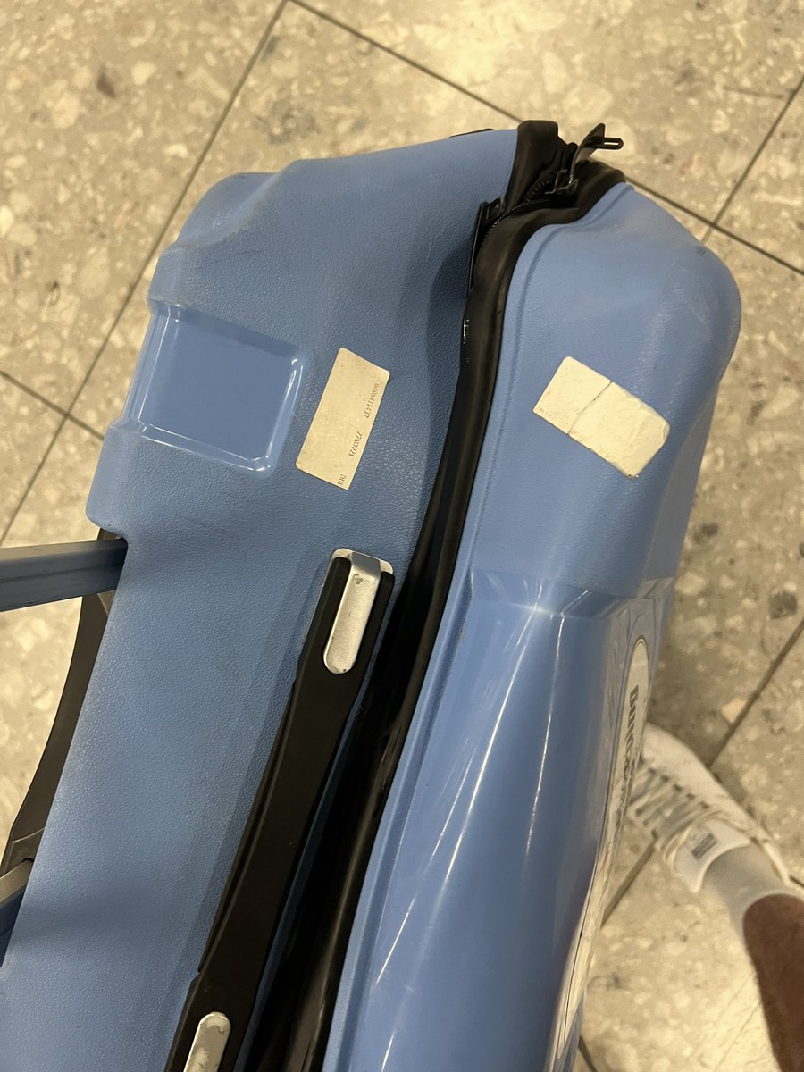 BatesDane's tweet image. Do you think this is acceptable to receive your luggage back this way @emirates ??? I think it’s disgusting after your flight