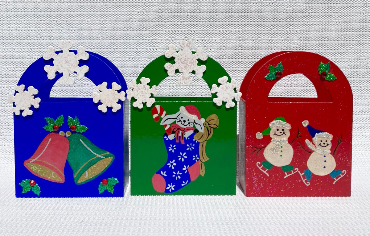 ipaintitpretty's tweet photo. Christmas gift boxes https://t.co/xCrMDbPobO #giftboxes #reusablegiftboxes #smallgiftboxes #TMTinsta #reusablegiftboxes #christmasgiftboxes #freeshipping https://t.co/KXPDHcDyff