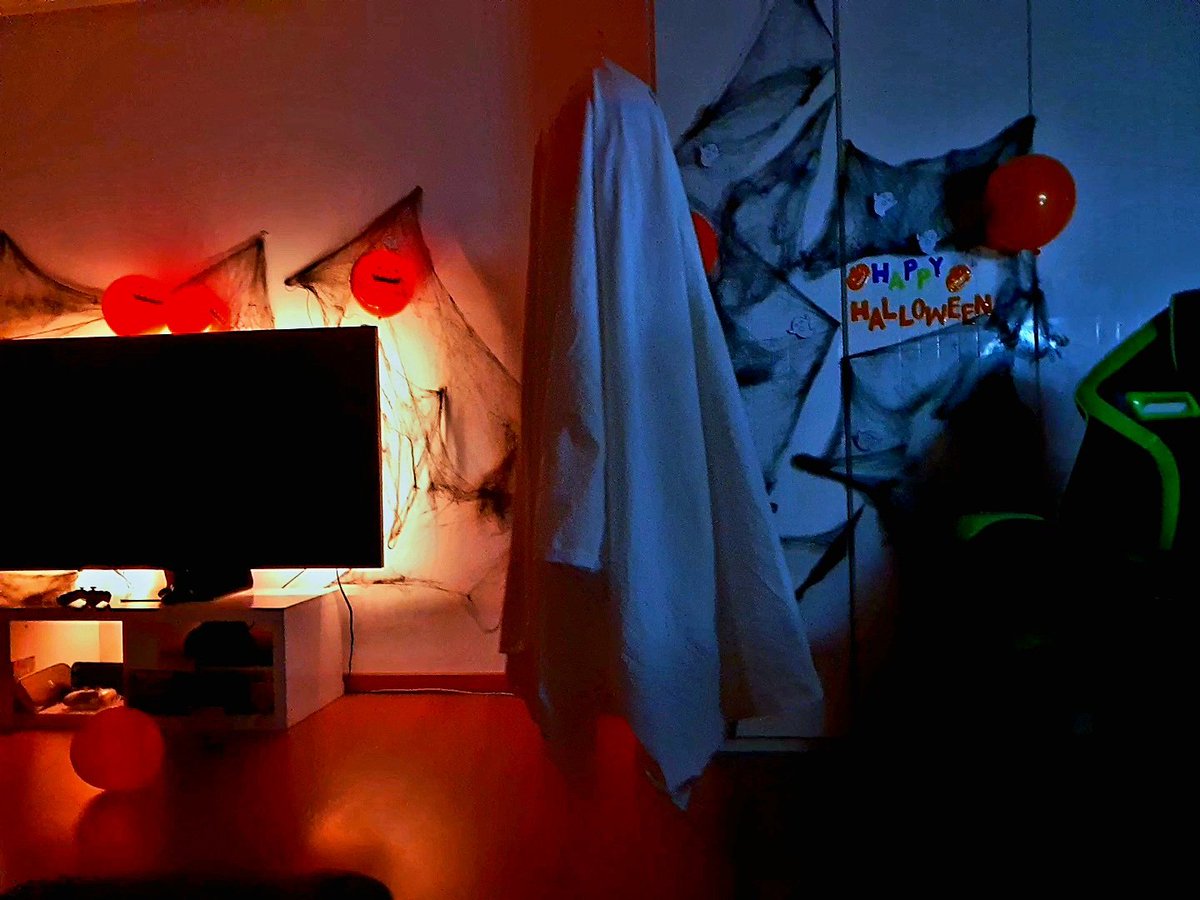 Que nos espera hoy ? #FelizHalloween 
No se pueden perder el stream  twitch.tv/yosoymanuofici…
#twitch