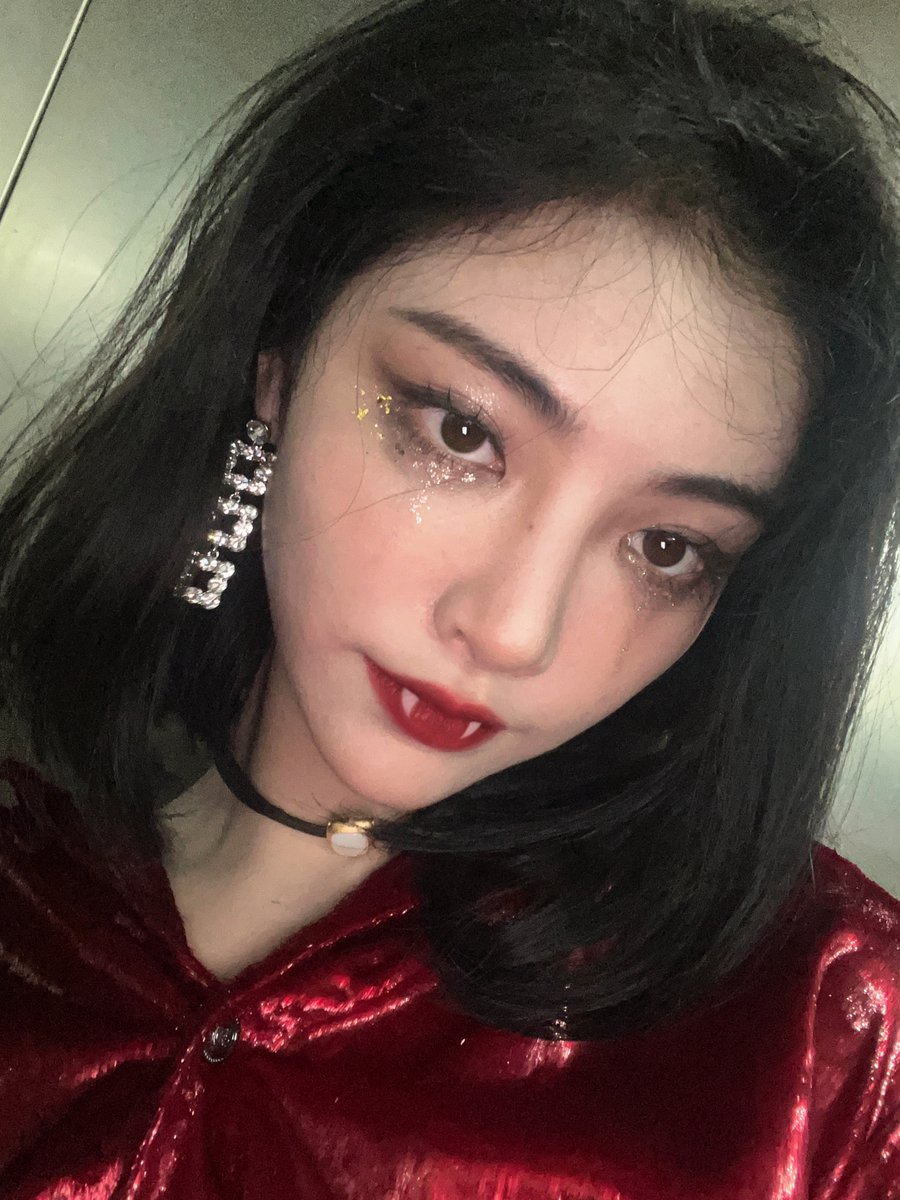dramaskfan's tweet photo. #XuJiaQi para o Halloween.
Mais fotos:
https://t.co/bWGsTMpwkg
https://t.co/hhjdL2nf8O
#许佳琪 #KikiXu #TheFlowersAreBlooming #LegendOfYunXi #ParallelLost #TheBloomsAtRuyiPavilion #cdrama #dorama https://t.co/SaDb3QoE1I