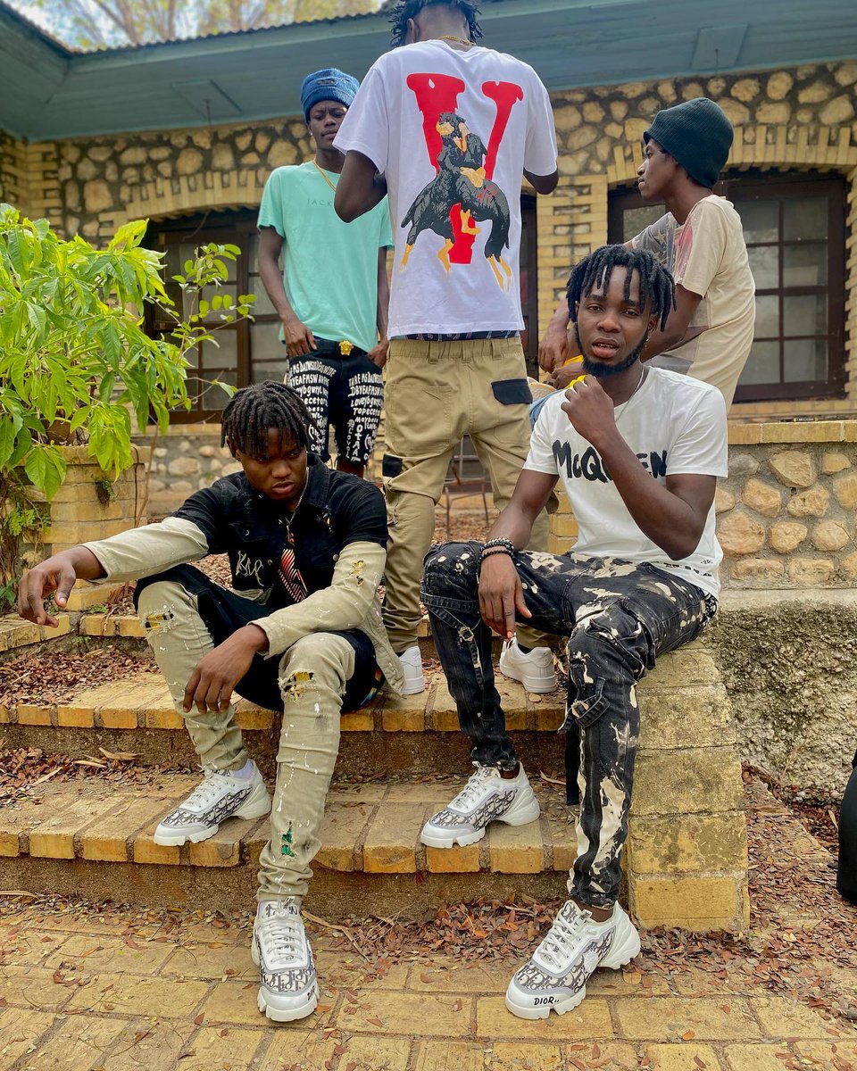 Senmak_ou_a's tweet photo. atansyon👇😂😭
@tribunalshow7 yoo nèg sa yo se #senmak ki bay yo broh . #Delmas pa gen drip sa yo😂😂😂🔥🔥💯 #NaVinnBatMwen😂😂
#senmakoua #metmounsenmaknanlaviw https://t.co/vQQ7MvCojo
