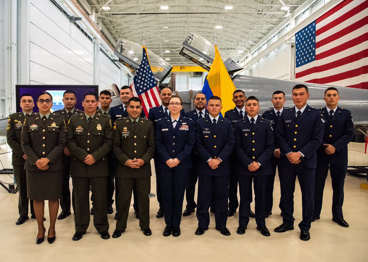 usaf_iaafa's tweet photo. 12 IMS from Colombia earned #IAAFA wings during a graduation ceremony last week. The students attended the Intelligence, Surveillance & Reconaissance Course. #fuerzaaereacolombia #policianacionalcolombia #jbsalackland #37TRW https://t.co/jRJbATKVm4