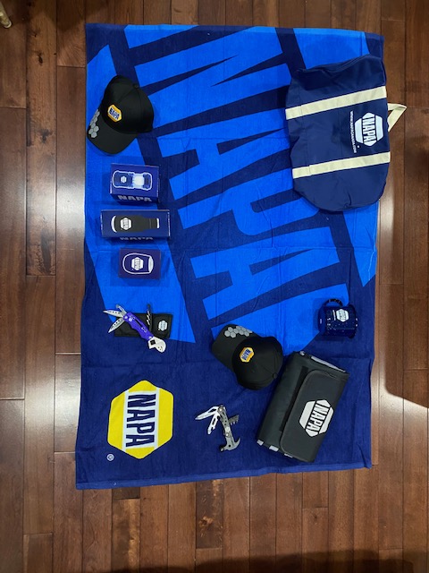 Hey <a href="/NapaCanada/">NapaCanada</a> fans, we have this great gift basket up for grabs. A few hours left to bid at 32auctions.com/organizations/…