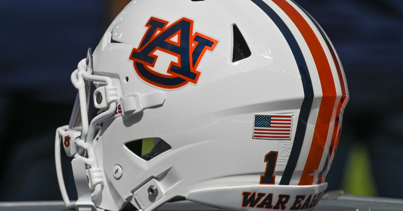 Auburn will name running backs coach Carnell 'Cadillac' Williams as their interim head coach, per @_JHokanson. More HERE: on3.com/college/auburn…