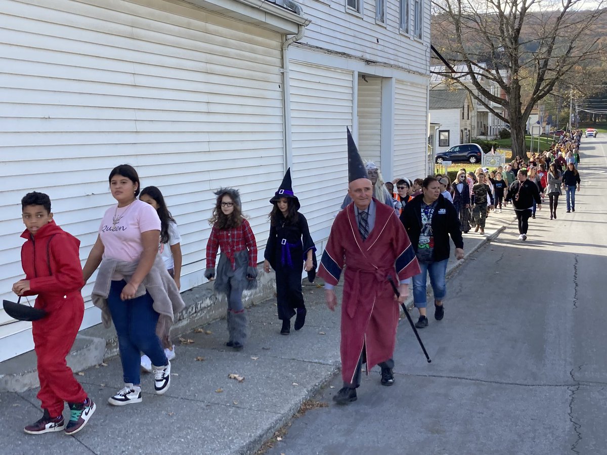 cquaranto's tweet photo. A perfect day for the DES Halloween parade! Led by none other than our favorite dog/dragon, Ivy! Thank you to the PTA for handing out goodie bags! #despride @DrFineDover https://t.co/FTbDOZ8yIp