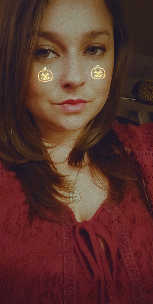 1 pic. I cut my own hair and I'm shockingly surprised at how much I love it! Happy Halloween, bitches! https://t.co/IEDHhQ1r5A