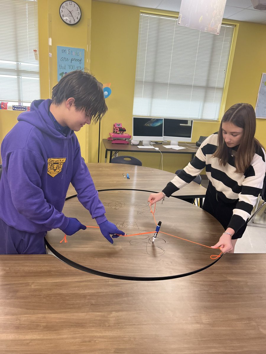 TheGiftedGatos's tweet photo. All GT classes enjoyed some team building with a shared group drawing activity Halloween style! @NISDGTAA @RootEdSA #JoinGT https://t.co/PpnkxJZnqg