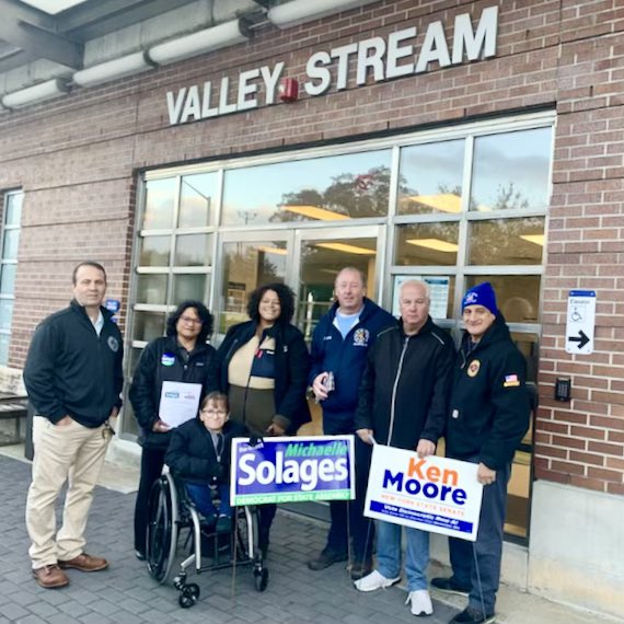 smartlocal28's tweet photo. It’s #GOTV time!! #local28 is out at there in the AM letting the commuters know that we STAND with @SolagesNY and @MooreforNewYork #VoteEarly why wait? #valleystream https://t.co/CgOUEnvDMl