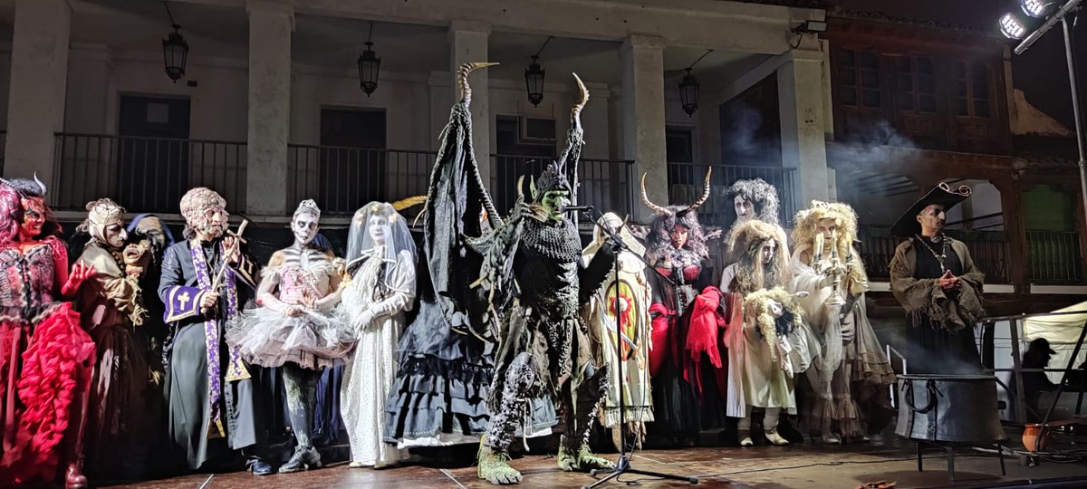 Celebrando la noche de Halloween en #Pinto con el Ritual Celta con las Brujas de Iris, acompañados con Compañía Morboria. Continuamos la noche con el <a href="/djtoledo__/">Dj Toledo</a>.
A las 23:00 horas comienza Survival Zombie en el Parque Municipal. <a href="/AytoPinto/">Ayuntamiento de Pinto</a>