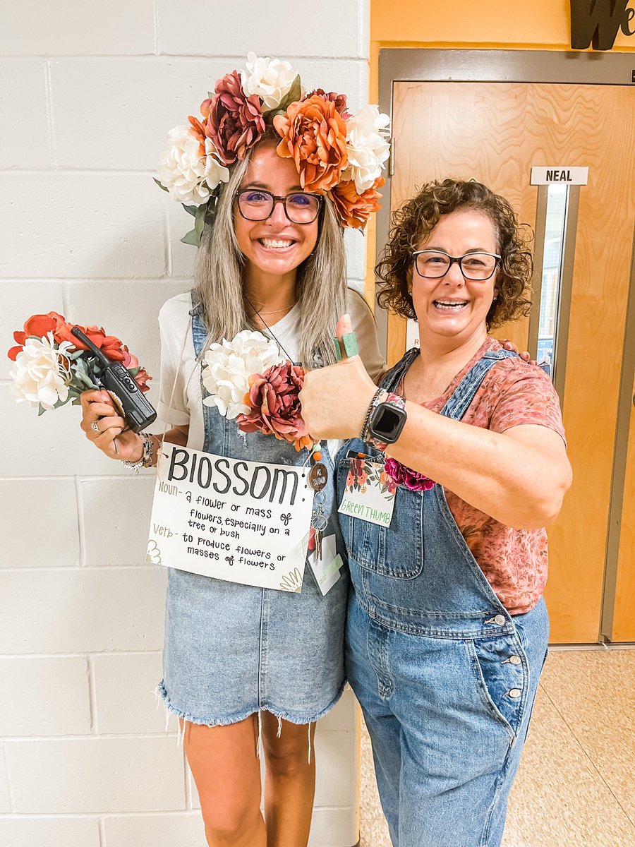 JWESfamily's tweet photo. ✨ We had so much fun celebrating book character day &amp; vocabulary parade! It’s even more fun when our teachers &amp; staff are just as bought in! 😍 Every year we are more &amp; more impressed with the creativity. We love all of our Walker Hurricanes! ♥️
#WalkerStrong #TeamWalker #SCPS https://t.co/9dSaXJPanJ