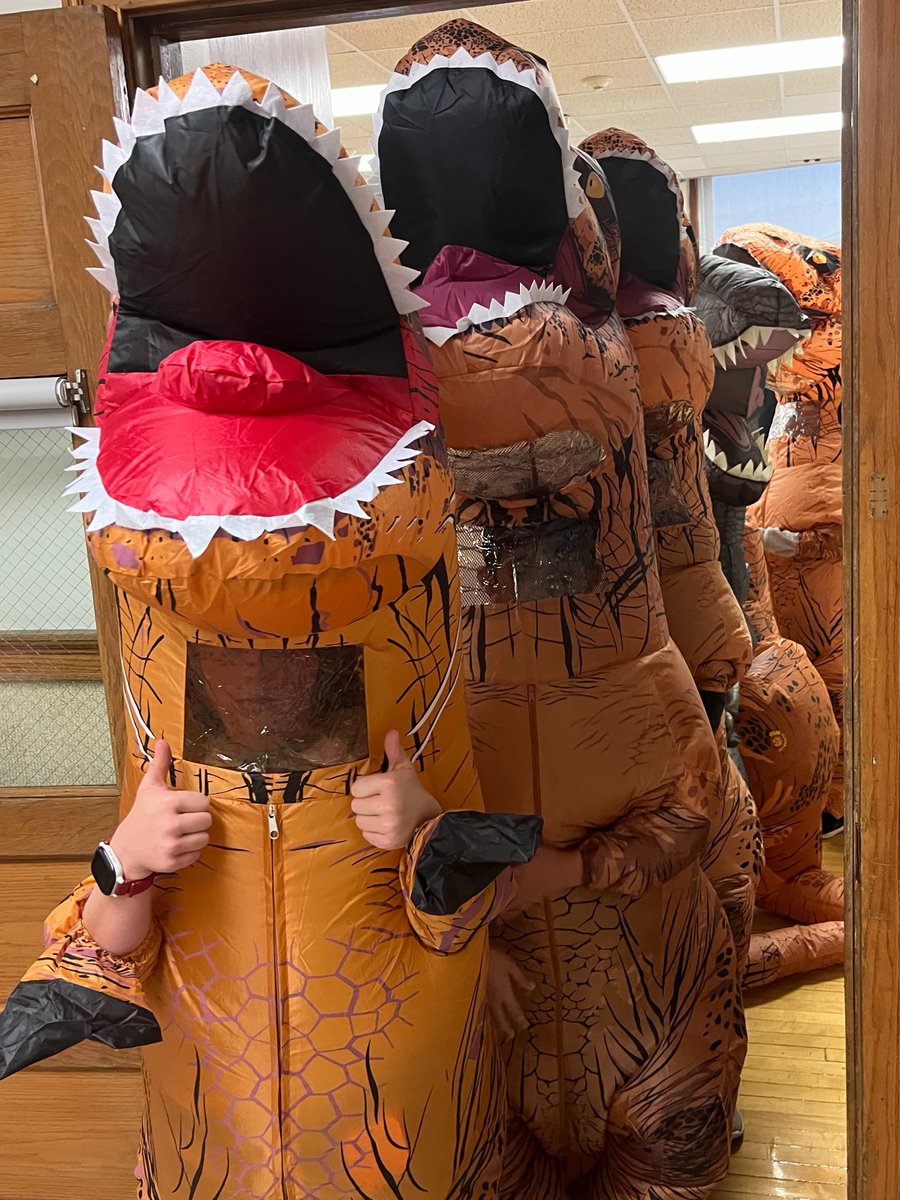 AvenueOgden's tweet photo. Ogden Panthers had a spooky Halloween today! Stay safe :) https://t.co/FdmSS2L6Wl