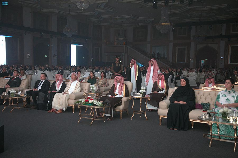SPAregions's tweet photo. سموُّ الأمير سعود بن جلوي يرعى حفلَ مجموعة "تمر" بمناسبة 100 عام على تأسيسها.
https://t.co/xeOBlXmOmc
#واس_عام https://t.co/Wq4iwUuIAY