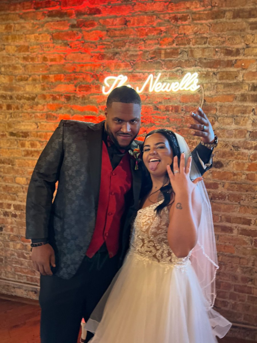 _LilSlowBurn's tweet photo. Updating my pinned tweet cause i married the woman of my dreams mfs😭❤️‍🔥 @Sarrrah_Emillly https://t.co/B9WD8r4eg1
