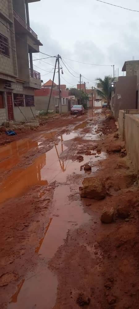 Des logements qui répondent aux critères internationaux??? comme le disait <a href="/TeyliomP/">Teyliom Properties</a>  pour la cité des Akys de Bambilor: "cité dotée de toutes les commodités"???
<a href="/Macky_Sall/">Macky Sall</a>
<a href="/AbdoulayeSaydo2/">Abdoulaye Saydou Sow</a>
@MULHPSenegal