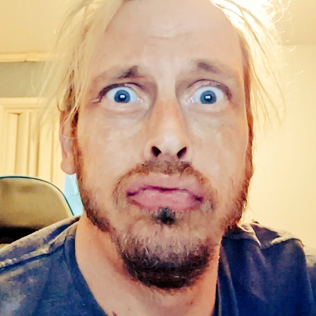 Step away from the 90s orchestral stab samples Bwoi... 🤯

#OrchestralStabs #Face #Producer #ProducerFace #Cubase #Reaction