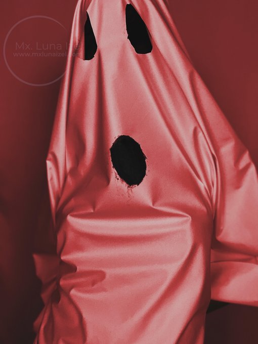 What cool, smart or scary costumes you've seen so far? https://t.co/sw2Meax1LF<a href="/tag/newprofilepic"class="tags"><span>#newprofilepic</span></a>