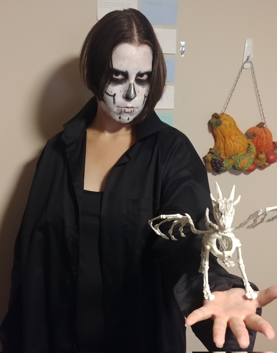 Rocking some casual Harrowhark Nonagesimus (#TheLockedTomb by <a href="/tazmuir/">tamsyn should be writing</a>) cosplay for Halloween. My aunt told me it suits me. What do you think, should I quit my job and become a Ninth House nun?