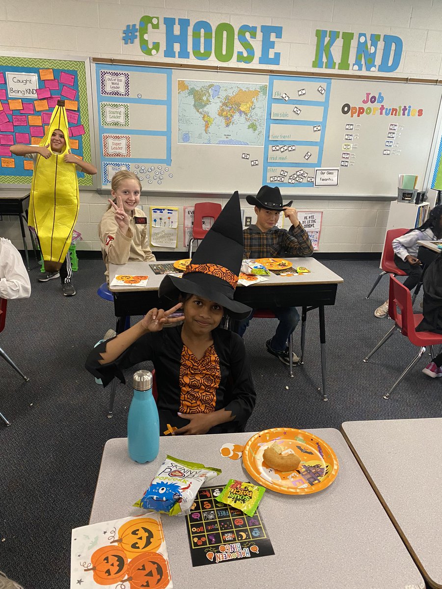 Donuts, cider, popcorn, candy, BINGO, a movie, AND a costume parade- These #dolsendolphins had a wonderful day! 🎃