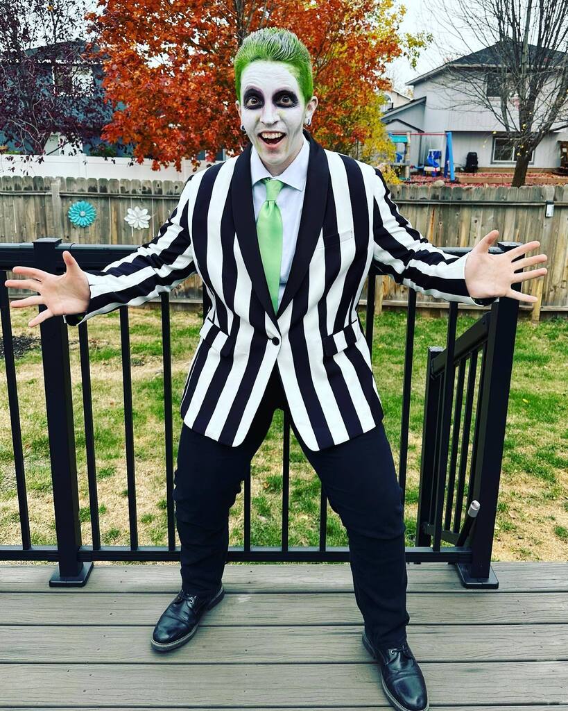 iDannyWilson's tweet photo. Happy Halloween! #beetlejuice #betelgeuse https://t.co/6lS7JgPeeT https://t.co/PNm4rHL8Ub