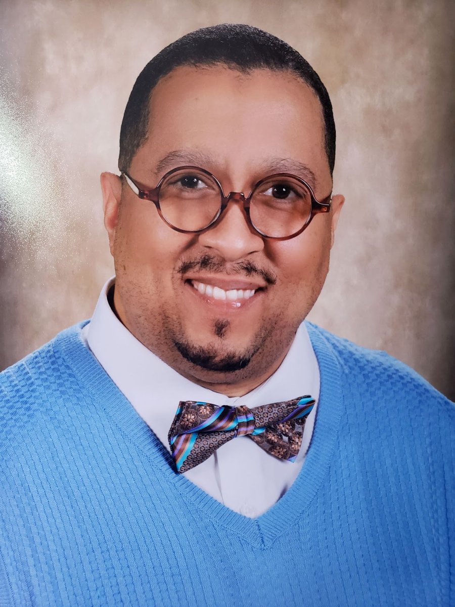 CPSNetwork11's tweet photo. Principal King Hall, our Network 11 Poet Laureate, we appreciate you. You are a champion for affirming diverse student identity! https://t.co/oGKGMG907e