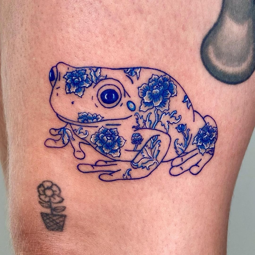 Inkedmag's tweet photo. Adorable little porcelain tat by @happyfishhead on IG https://t.co/a8YQdFEZDW