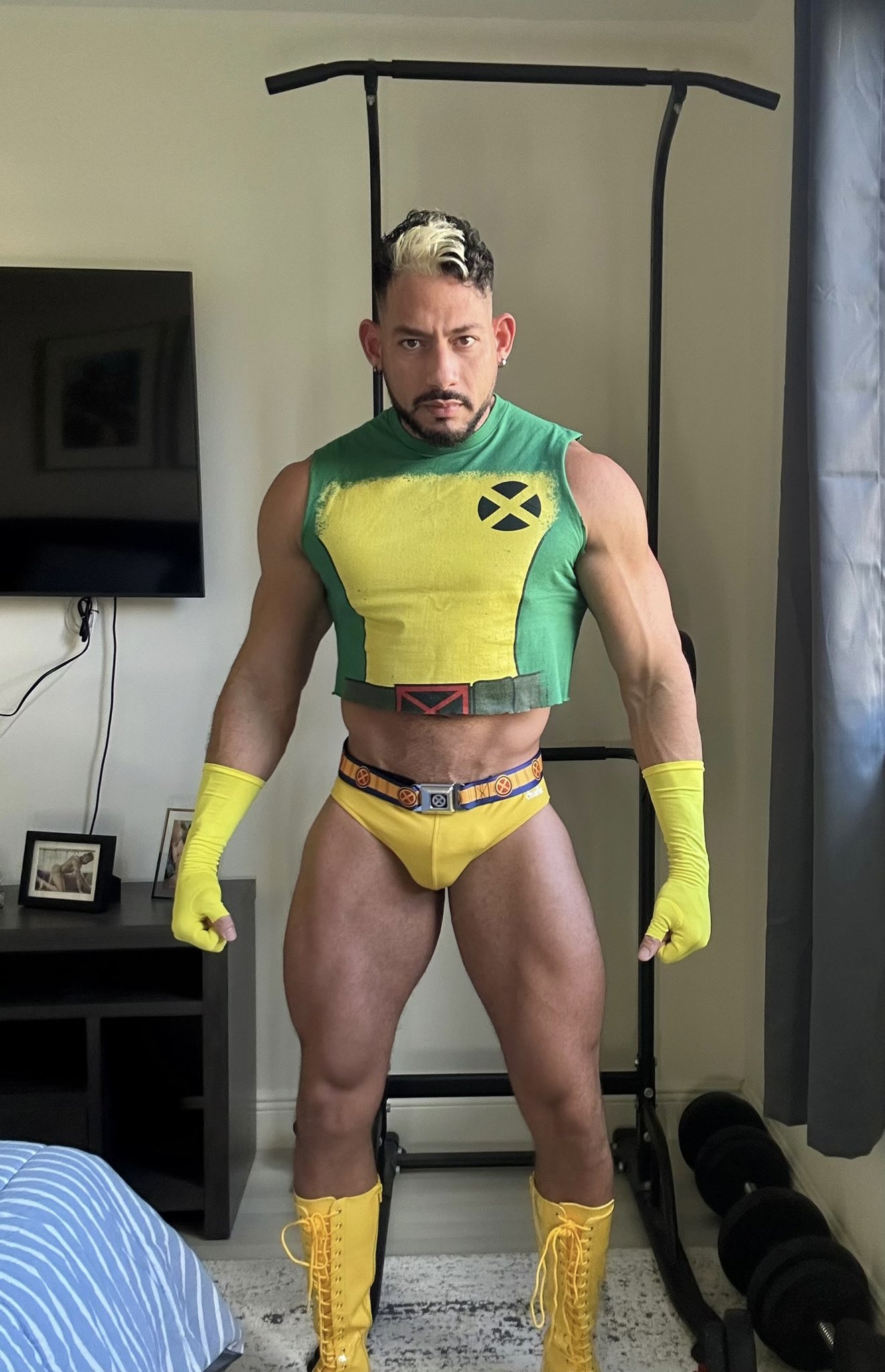 Happy Halloween ? 

? Rogue X-men ?

#halloween #happyhalloween #halloween2022 #rogue #xmen #gay #gaymen