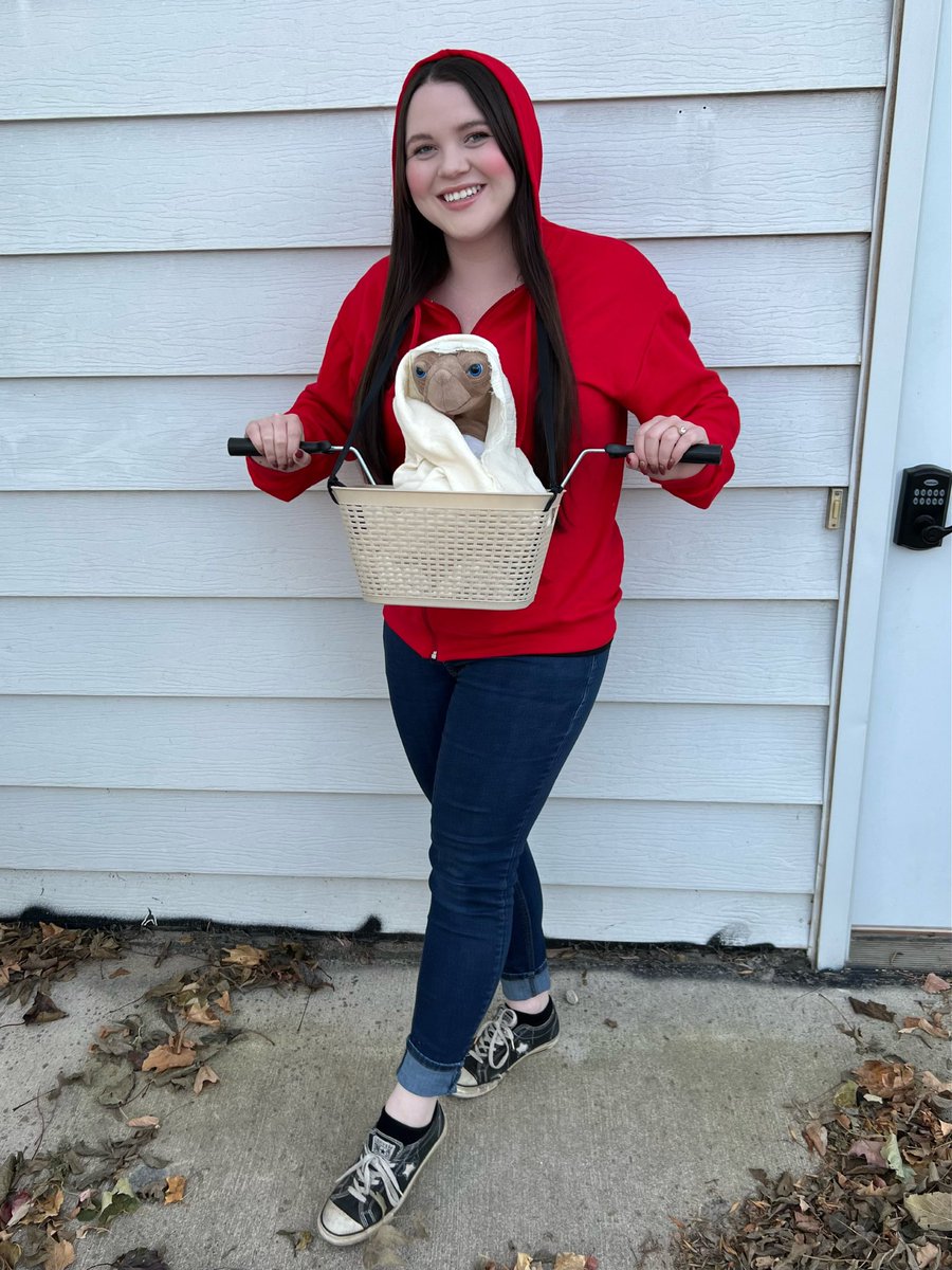 meowkela's tweet photo. Happy Halloween! 🌕🚲 #etphonehome #HappyHalloween #ET https://t.co/tP2qPcE4rK